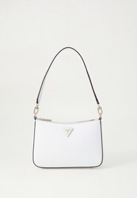 Fehér válltáska ívelt formával, texturált felülettel, fekete szegéllyel és háromszög alakú logó díszítéssel. Levehető p ánttal és cipzáras záródással rendelkezik.