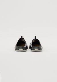 Thumbnail Image 3