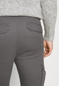 Pier One Calças cargo - dark grey