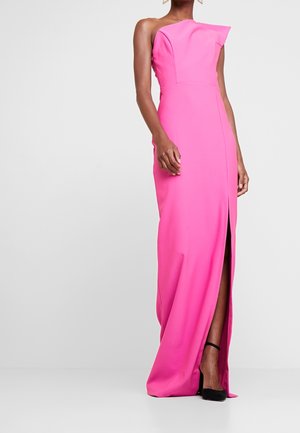Fuchsie-pink, einseitiges Abendkleid mit seitlichem Schlitz, aus glattem Material gefertigt. Betont durch eine dezente Rüsche an der Schulter.