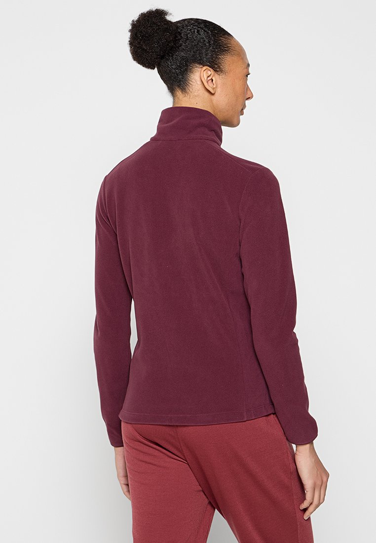 Bordeauxfarbene Fleecejacke mit hohem Kragen und langen Ärmeln. Weiche Textur, figurbetontes Design und minimale Nähdetails. Kombiniert mit passenden Hosen.