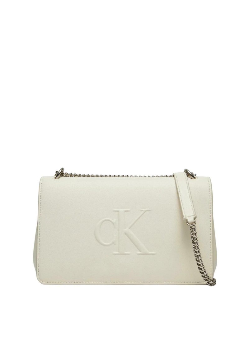 Calvin Klein SCULPTED FLAP DEBOSS  - Borsa a tracolla - sour cream