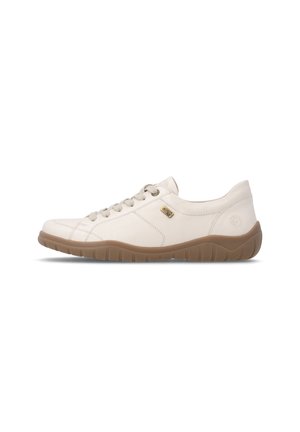Baskets basses beige en cuir casual avec semelle en caoutchouc marron et lacets beiges, vues de profil sur fond blanc.