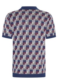 Polohemd mit geometrischem Muster in Rot, Weiß und Navyblau. Gestrickter Stoff mit kurzen Ärmeln und kontrastierendem geripptem Kragen.