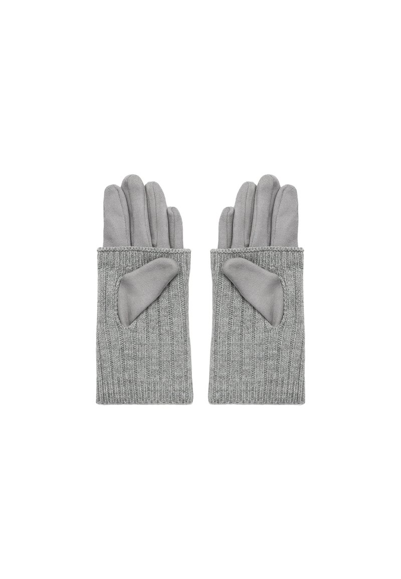 Gants en tricot gris avec une texture côtelée, dotés d'une doublure intérieure lisse et d'un design de poche à la base de chaque gant.