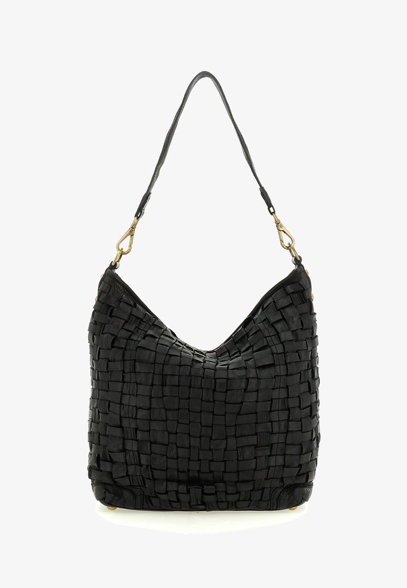 Borsa a tracolla in pelle nera intrecciata con forma hobo, dotata di un singolo cinturino per la spalla e dettagli hardware in tonalità oro. Superficie strutturata con motivo a griglia.