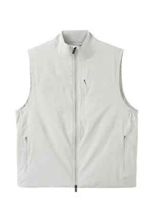 Svetlo siva brezrokavnik z zadrgo po celotni sprednji strani, visokim ovratnikom in tremi žepki z zadrgo—enim na prsih in dvema na straneh.