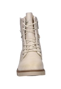 Beige veterschoenen tot de enkel met een glad leren bovenkant, metalen oogjes en een zijrits. De zool heeft een lichte structuur en een plat ontwerp.
