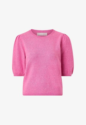 Roze korte mouwen trui met opgeblazen mouwen, ronde hals, geribbelde boorden en zoom, afgebeeld op een witte achtergrond.