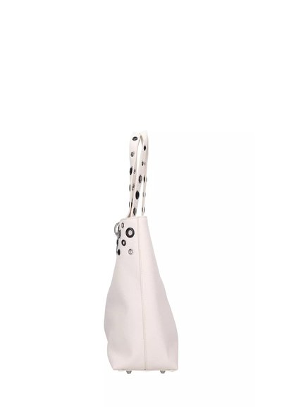 Borsa bianca con una forma strutturata, materiale in pelle sintetica testurizzata, accenti neri e tracolle a pois. Presenta accessori in argento.