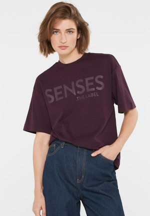 MIT LOGO DESIGN - Print T-shirt - deep plum