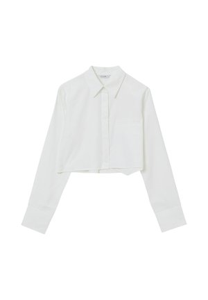 Camicia bianca cropped in tessuto morbido, con colletto classico, taschino frontale e maniche lunghe con polsini abbottonati.