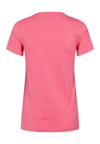 Tričko s krátkym rukávom v jasne ružovej farbe, vyrobené z mäkkej bavlny, s klasickým okrúhlym výstrihom a voľným strihom so rovnou spodnou časťou.