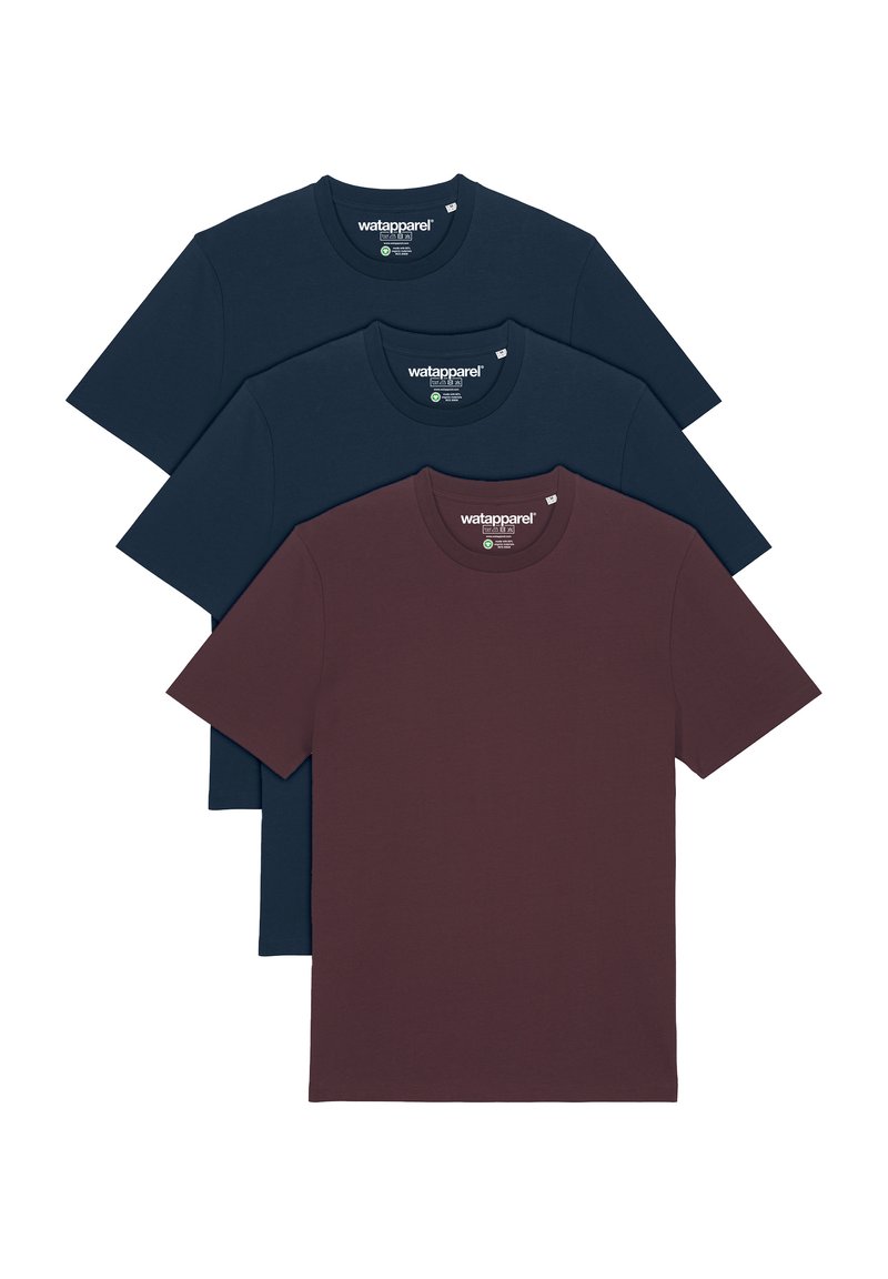 Drei Rundhals-T-Shirts in Dunkelblau, Burgunderrot und einem helleren Blau, mit kurzen Ärmeln und einer weichen Baumwolltextur.