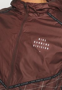 Nike Performance Veste de running - dark red