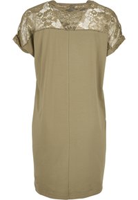 Robe courte beige avec un détail en dentelle sur le haut du dos et les manches, avec une couture centrale dans le dos et des bords de manches retroussés.