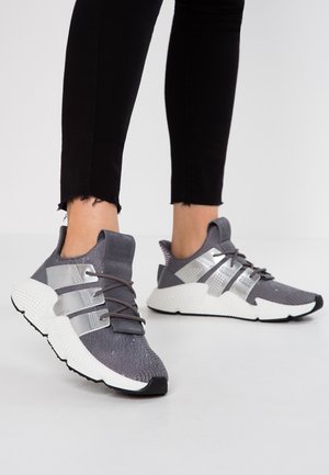 Baskets basses - grey