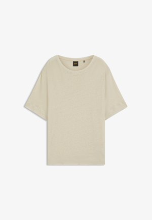 Beiges T-Shirt mit kurzen Ärmeln und Rundhalsausschnitt, mit einem schwarzen und orangefarbenen BOSS-Logoetikett im Kragen.