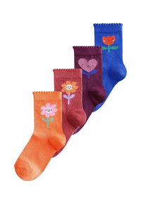 Ensemble de quatre chaussettes en coton de couleurs orange, rose, bordeaux et bleu. Chacune présente un motif unique de fleur ou de cœur dans des couleurs contrastées.