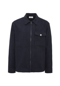 Me navy gesteppte Jacke mit einem Frontreißverschluss, spitzem Kragen, einer Brusttasche und silbernen Knopfdetails. Die strukturierte Stoffqualität verleiht Dimension.