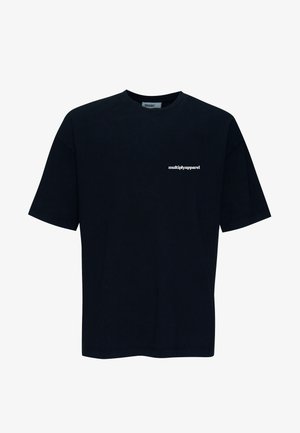 Maglietta nera in cotone con maniche corte, scollo rotondo e logo frontale in testo bianco con la scritta "multiplyapparel." Tessuto dalla texture liscia.