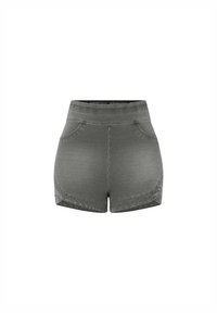 Pantalones cortos de mezclilla gris con un diseño ajustado, cintura elástica, dos bolsillos laterales y una textura suave. Presenta dobladillo curvado y detalles de costura.