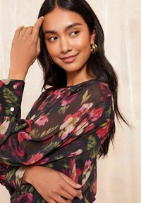 Friends Like These CUFF DETAIL  - REGULAR FIT - Blūze - red