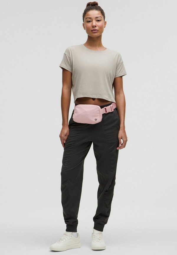 EVERYWHERE BELT BAG - Gürteltasche