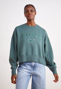 Nike Sportswear LOGO CREW - Ikdienas džemperis - vintage green/jade horizon