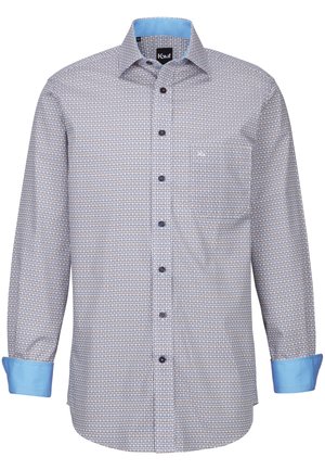 Camicia a maniche lunghe azzurro chiaro e bianca con un motivo geometrico, chiusura con bottoni frontale e polsini azzurro chiaro a contrasto. Presenta una tasca sul petto.