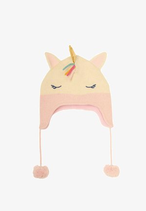 Căciulă tricotată în formă de unicorn, de culoare crem și roz deschis, cu urechi, ochi brodați, un corn auriu și panglici cu pompoane roz la capăt. Textură moale.