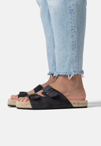 FRED MARTIN COLLECTION CANNES - Mules - charcoal suede