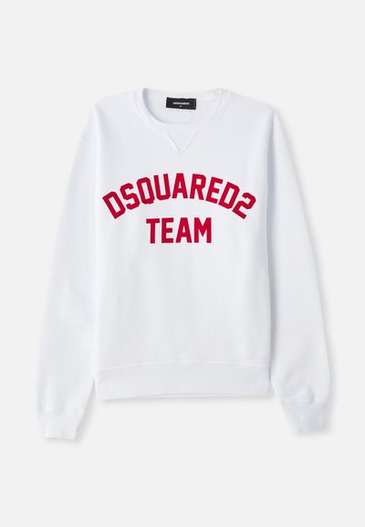 Felpa bianca con scollatura a girocollo, polsini e orlo a costine. Presenta il testo rosso "DSQUARED2 TEAM" in un design ad arco sulla parte frontale.