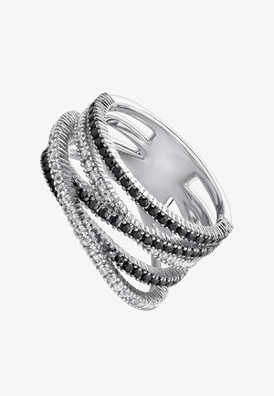 Anillo de plata con hilos entrelazados que presentan piedras preciosas negras y transparentes, mostrando un diseño texturizado y secciones de banda abiertas.