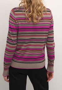 Cream Sweter