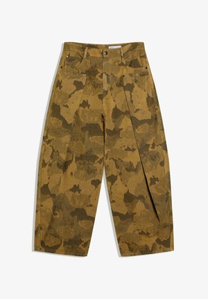 Pantaloni a gamba larga con motivo mimetico marrone e verde scuro, dotati di tasche anteriori e chiusura con bottone in vita.