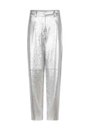 Zilveren broek met een glanzende, metallic afwerking, voorzien van een losse pasvorm, hoge taille en een subtiel textuurpatroon over de stof.