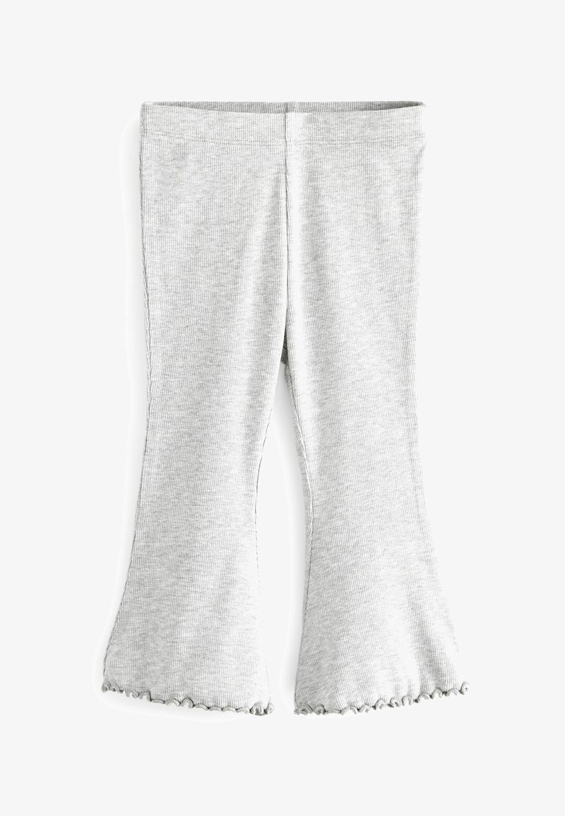 Pantalon pour enfants en maille côtelée gris clair avec jambes évasées et ourlets à volants, présenté à plat sur un fond blanc.