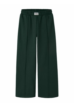 Pantalon vert foncé à jambes larges avec taille élastique et plis devant, avec une petite étiquette rectangulaire au centre devant.