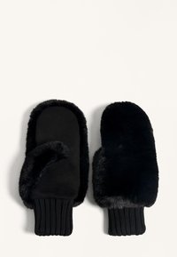 Mănușile negre au un exterior moale, din blană artificială, un interior din material neted și manșete tricotate cu nervuri pentru o potrivire strânsă.