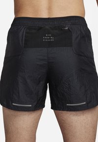 Nike Performance RUN STRIDE - Pantalón corto de deporte - black black