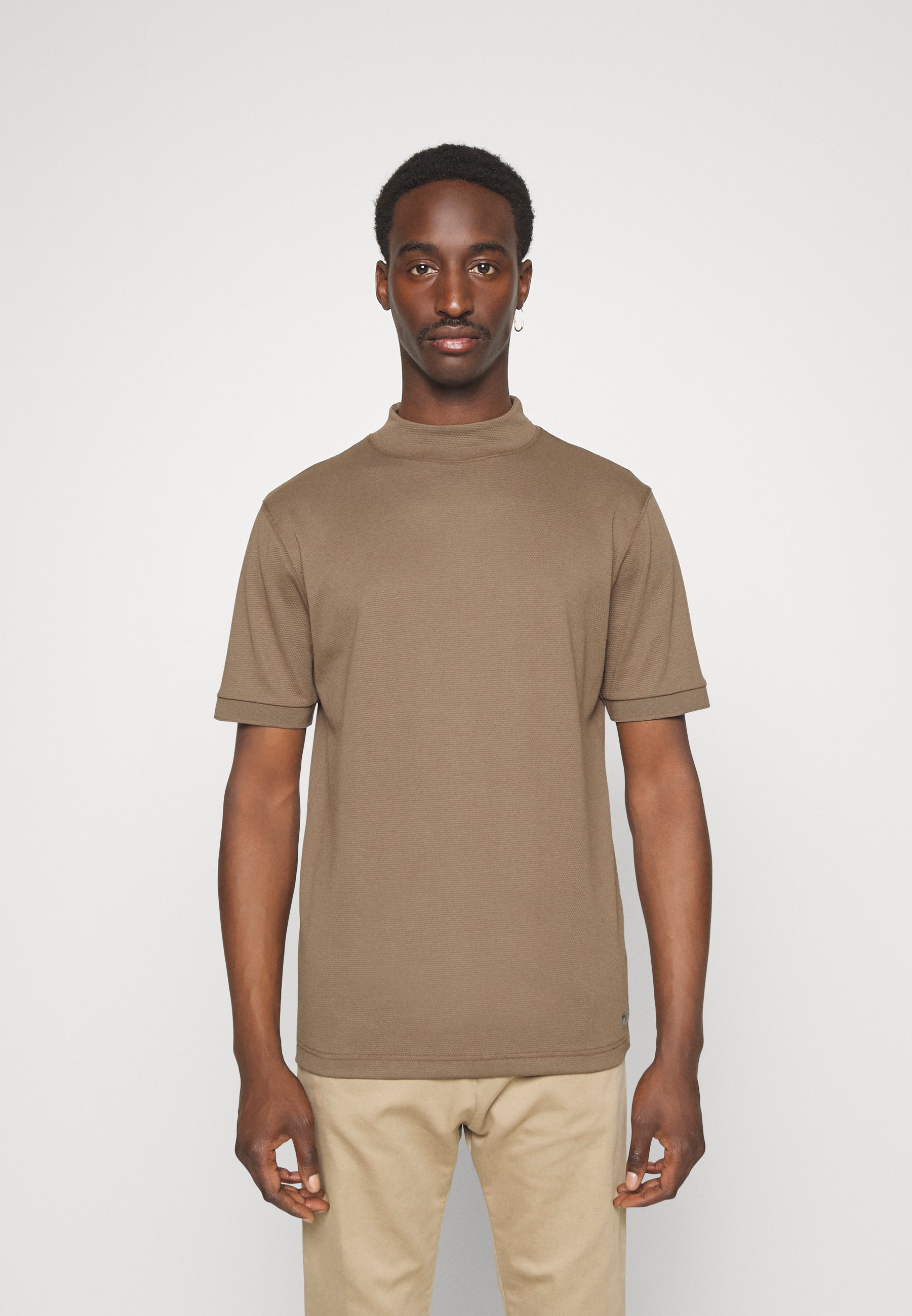 DRYKORN Camiseta básica - brown/marrón - Zalando.es