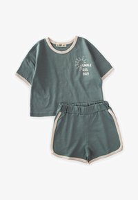 Selected, metallic green