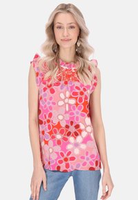 Ärmelloses Top mit Blumenmuster in Rosa, Rot und Weiß; hat einen Rüschenkragen und weichen Stoff mit lockerer Passform.