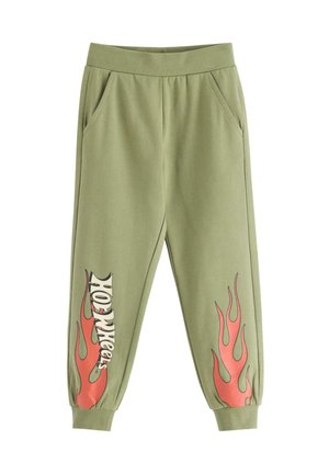 Olivgrüne Jogginghose mit zwei Seitentaschen, elastischem Bund und rotem Flammengrafik mit Text am unteren linken Bein. Aus weichem Baumwollmaterial.