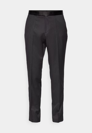 Pantaloni neri su misura con una vestibilità slim, frontale piatto e un leggero lucido. Presentano un girovita nero liscio e dettagli di pieghe lungo le gambe.