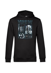 Felpa nera con testo blu "Mercoledì" e sei fotogrammi dalla serie TV che mostrano il personaggio in uno stile gotico e ambientazioni oscure.