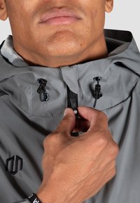 MOROTAI Vindjacka - silver