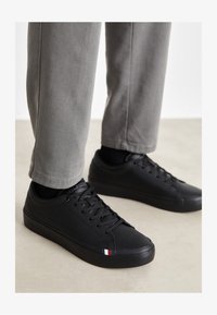 Valittu, triple black