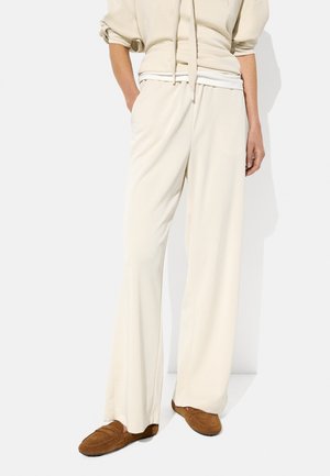 - Spodnie materiałowe